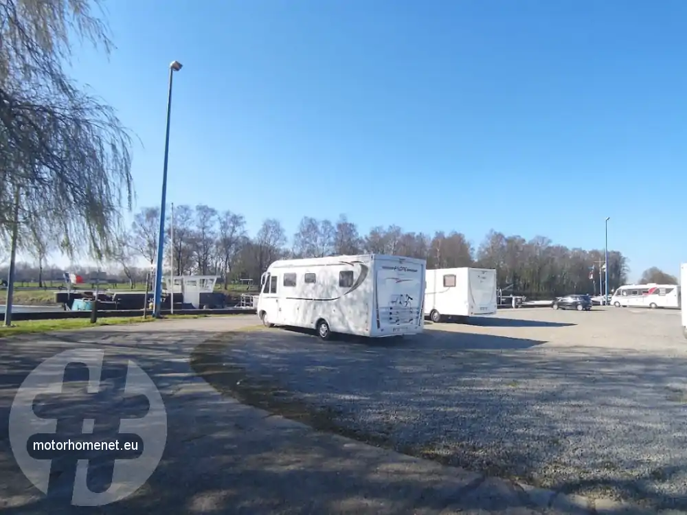 Peruwelz camper parking jachthaven Henegouwen Belgie