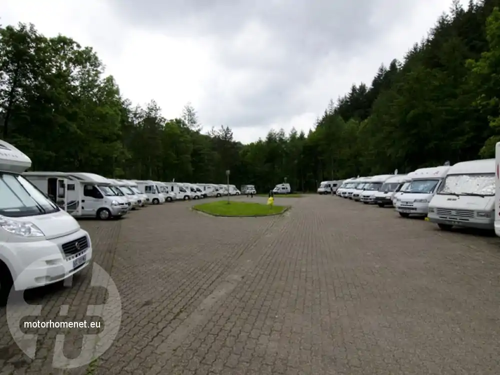 Bouillon camper parking voetbalveld Luxemburg Belgie