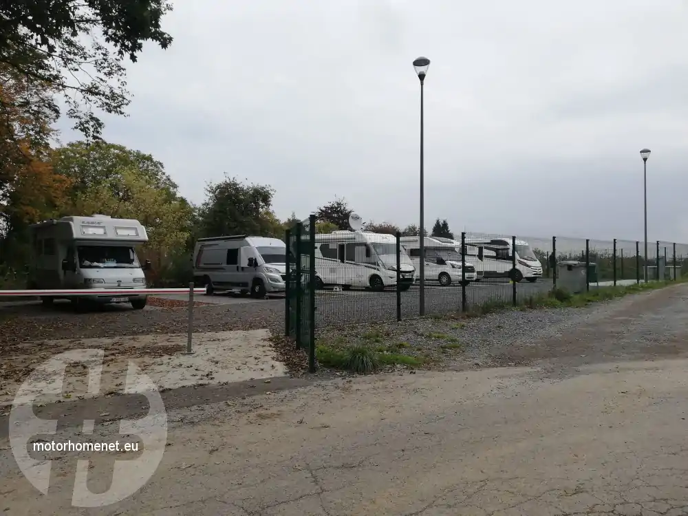 Paliseul camper parking voetbalveld Luxemburg Belgie