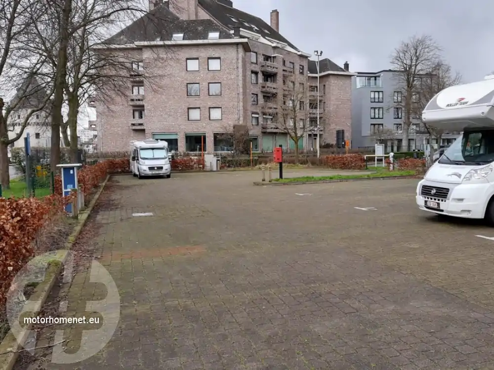 Kortrijk camper parking Broeltorens West Vlaanderen Belgie