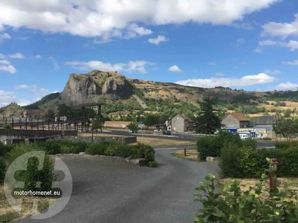 Neussargues Moissac camper parking centrum Auvergne Rhone Alpes Frankrijk