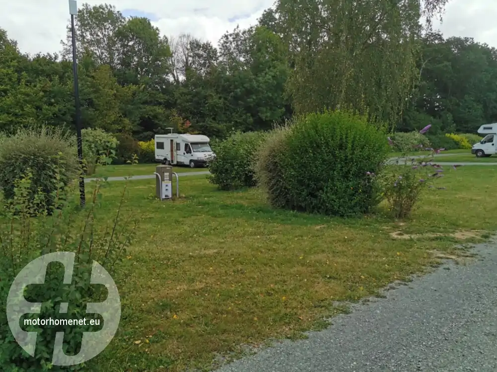 Chatelaudren Plouagat camper parking meer Leff Bretagne Frankrijk