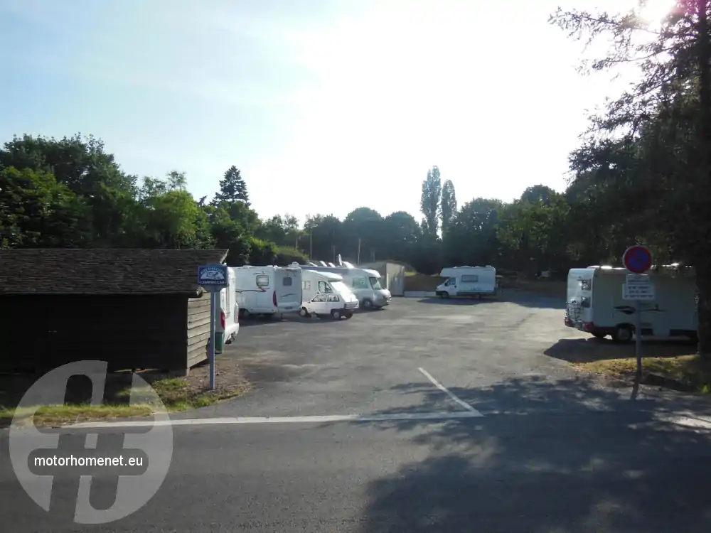 Aubigny-sur-Nere camper parking sportvelden Centre-Val-de-Loire Frankrijk