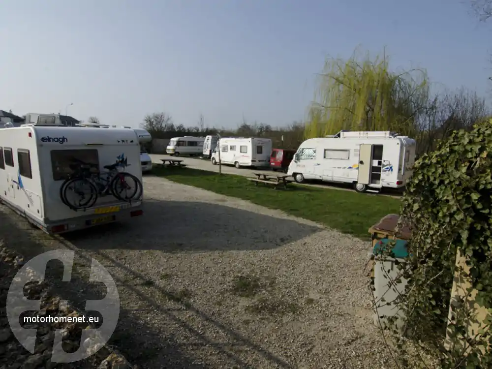 Brezolles camper parking vijvers Centre Val de Loire Frankrijk