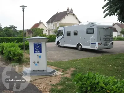 camper parking oud treinstation Montoire-sur-le-Loir