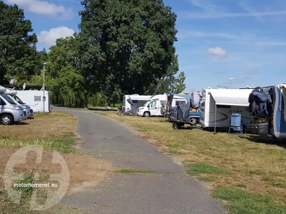 Chenehutte-Treves-Cunault camper parking Pays-De-La-Loire Frankrijk