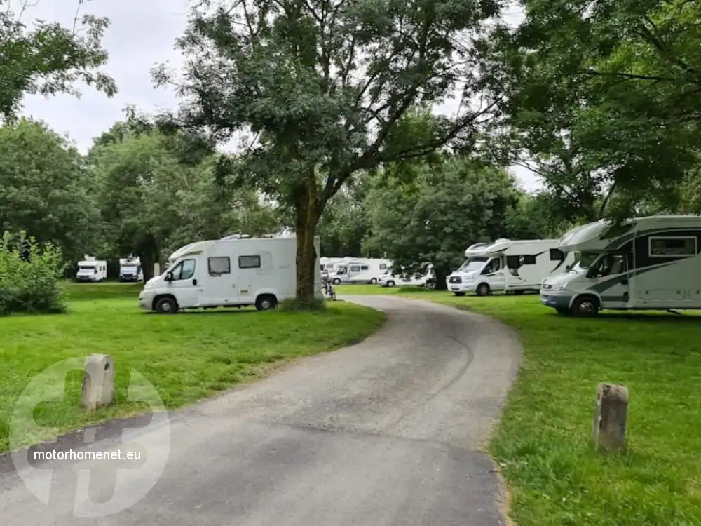 Saumur camper parking Pays-De-La-Loire Frankrijk