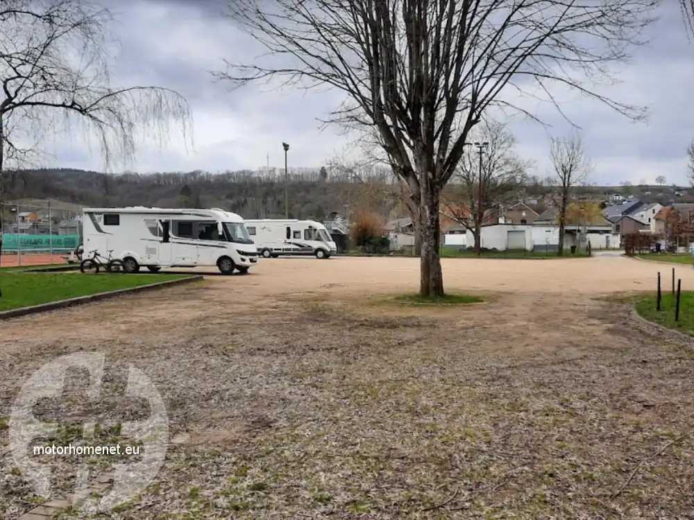 Hamoir camper parking sportvelden Luik Belgie