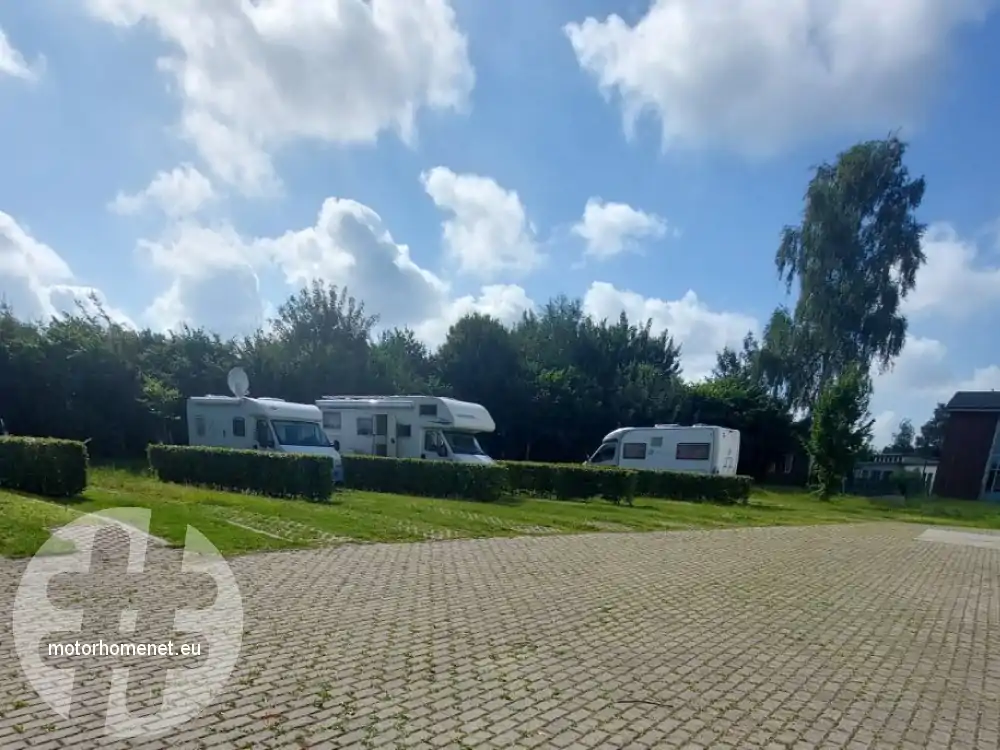 Assenede camper parking sporthal Oost Vlaanderen Belgie