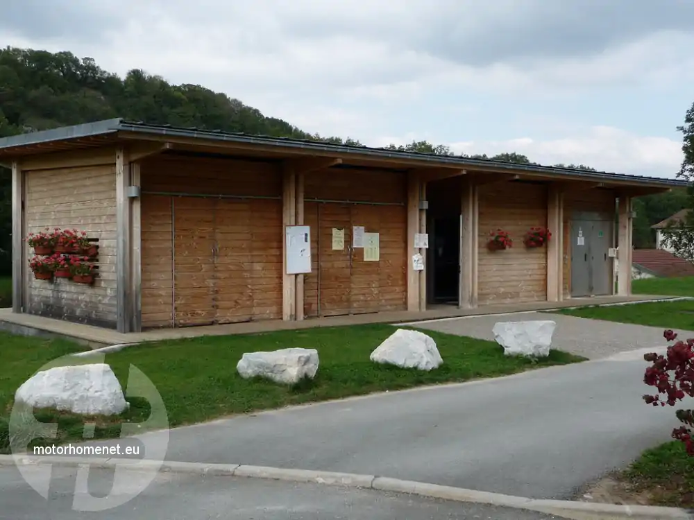 Baume Les Dames camperplaats vallei Doubs Bourgogne Franche Comte Frankrijk