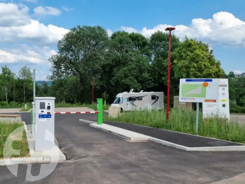 Chateau Chinon Ville camper parking Place Jean Sallonnyer Bourgogne Franche Comte Frankrijk