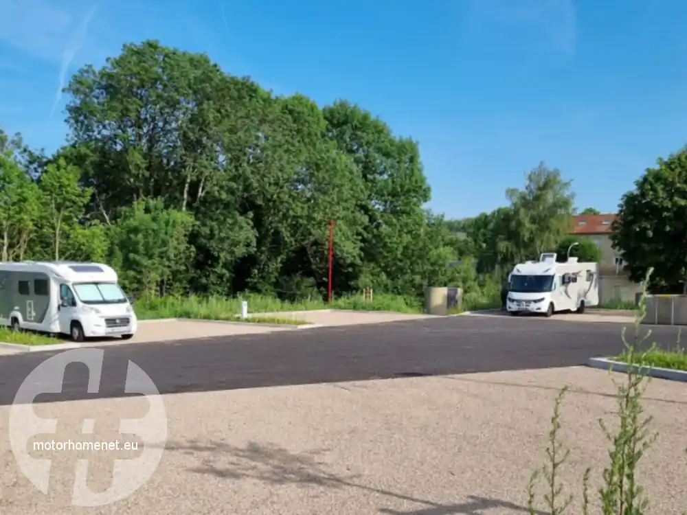 Chateau Chinon Ville camper parking Place Jean Sallonnyer Bourgogne Franche Comte Frankrijk