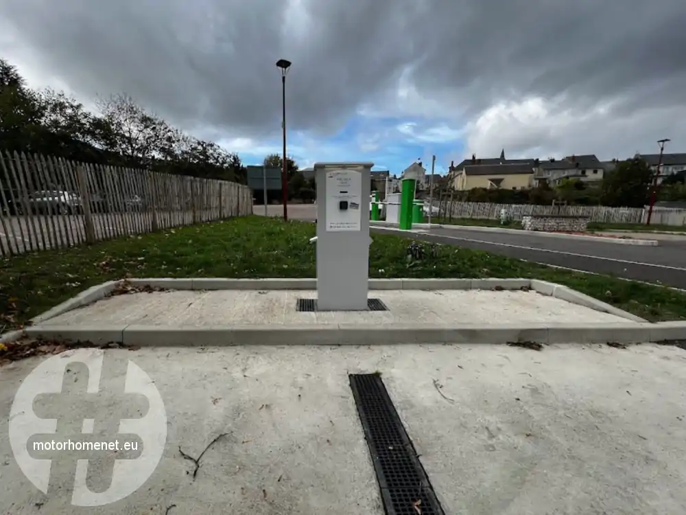 Chateau Chinon Ville camper parking Place Jean Sallonnyer Bourgogne Franche Comte Frankrijk