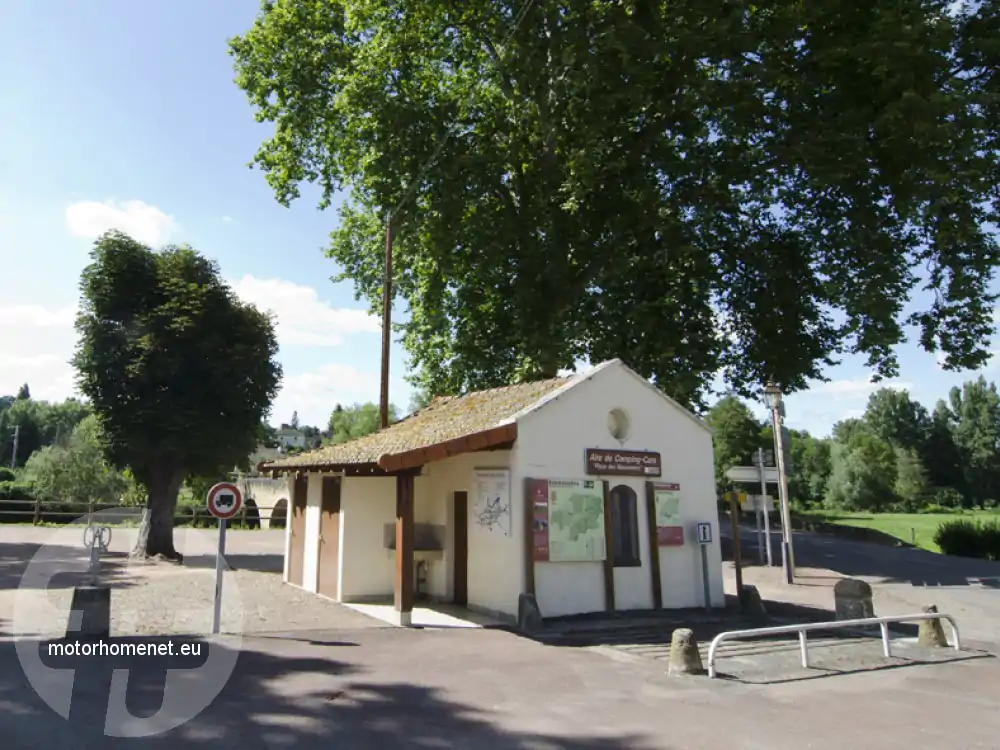 Chateauneuf camper parking Sornin Bourgogne Franche Comte Frankrijk