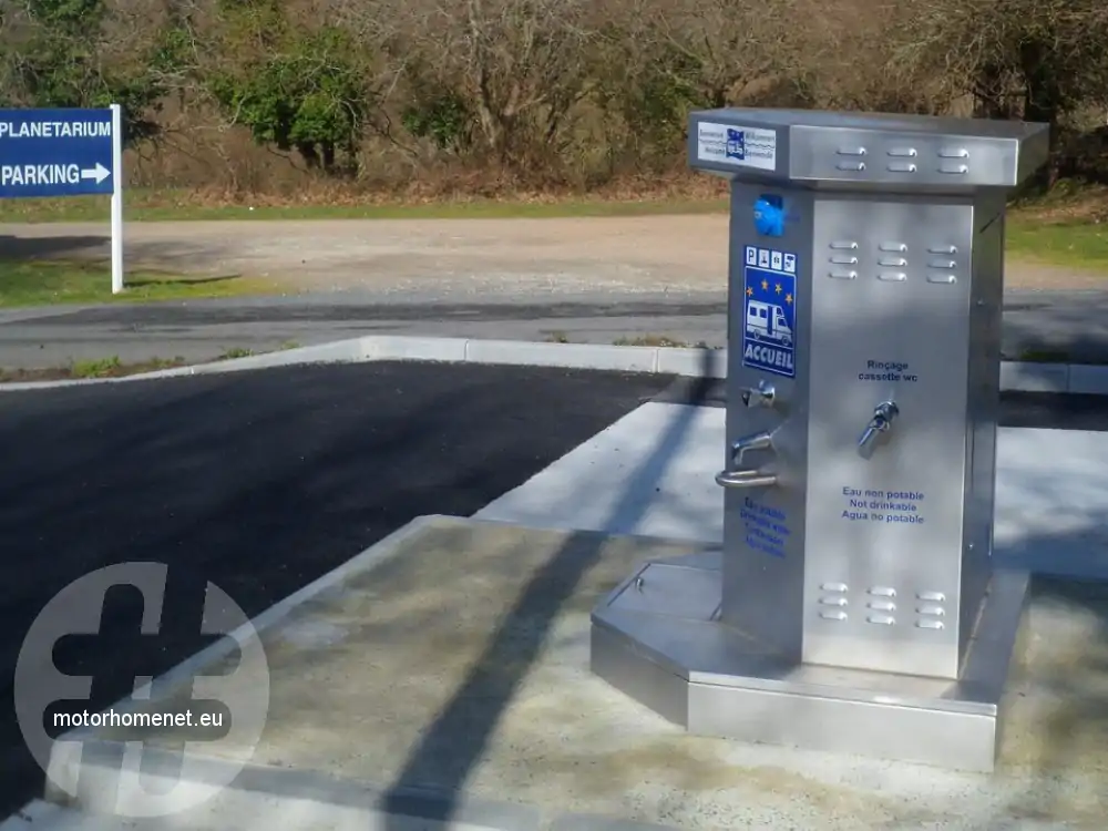 Pleumeur Bodou camper parking parc du Radome Bretagne Frankrijk
