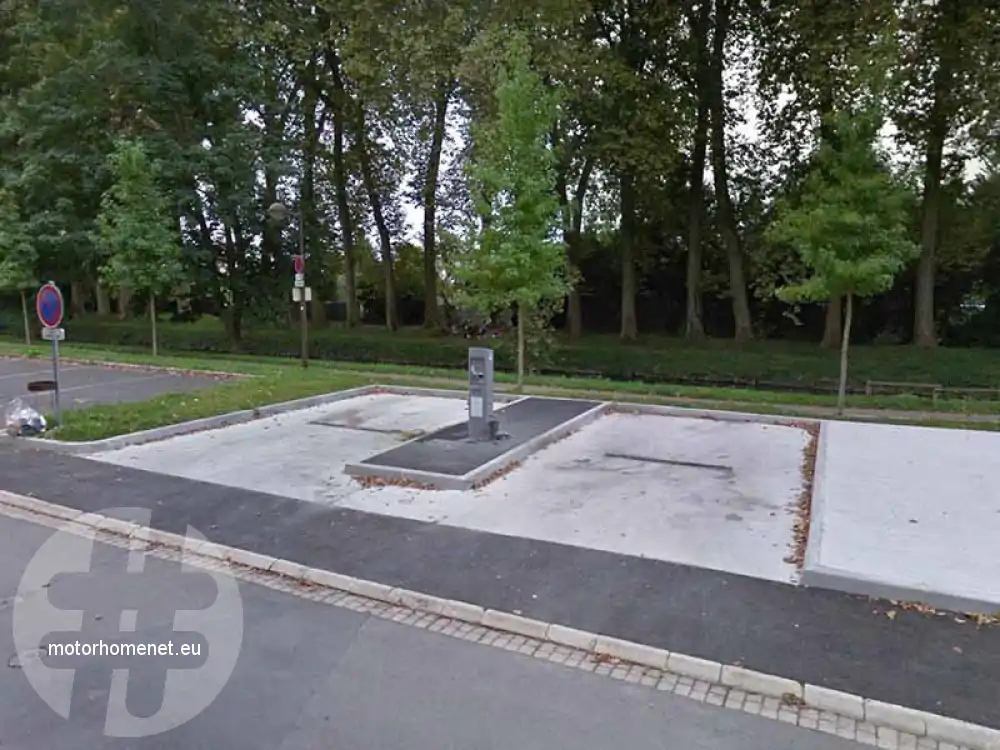 Bourges camper parking canal de Berry Centre Val de Loire Frankrijk