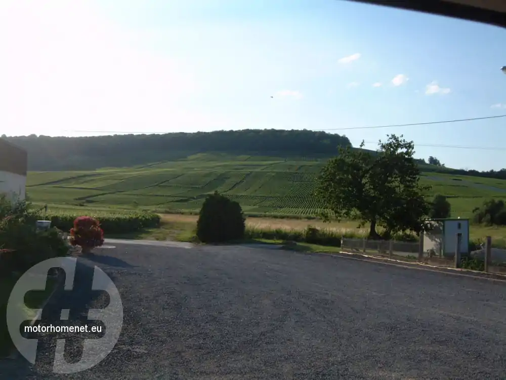 Chamery camper parking champagnevelden Grand-Est Frankrijk
