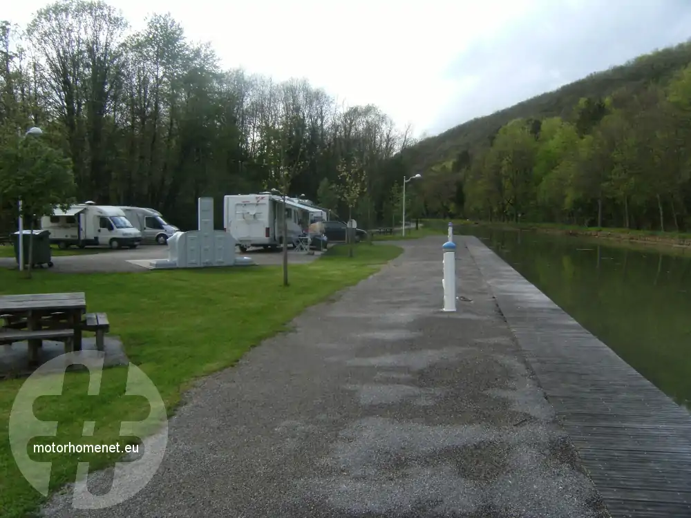 Froncles camper parking jachthaven Grand-Est Frankrijk