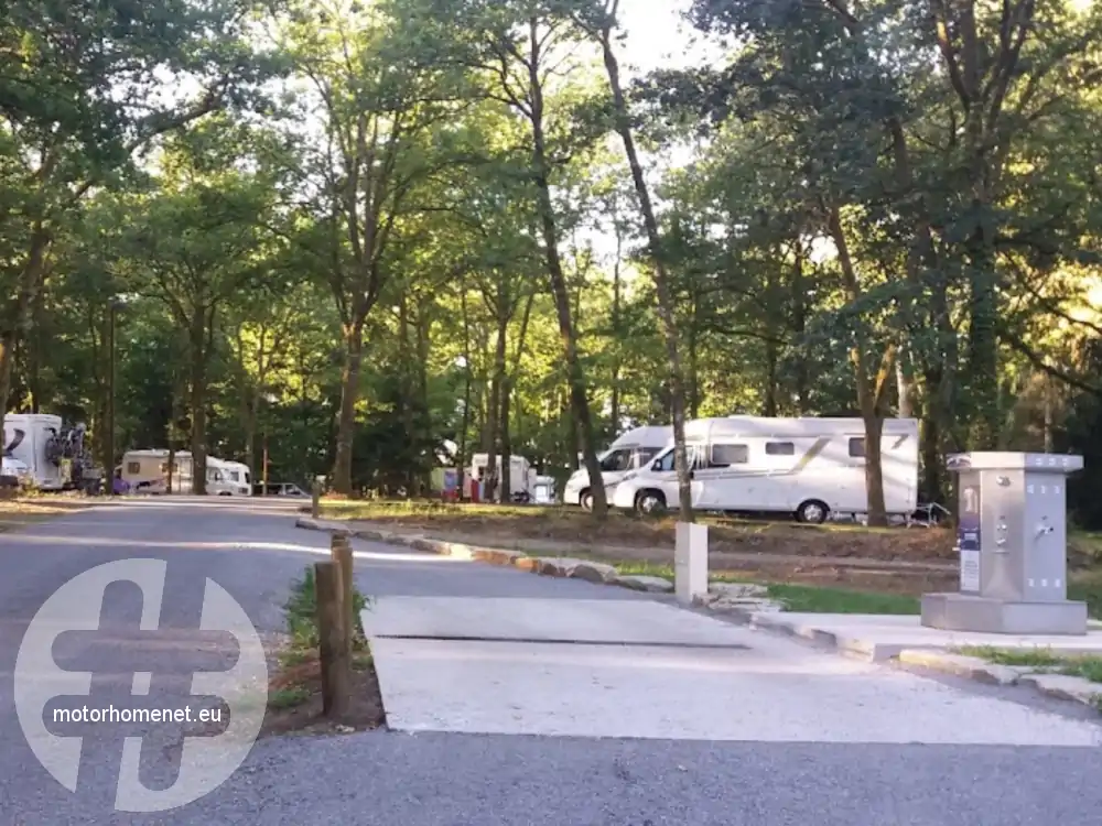 Razes camperplaats Lac Saint Pardoux Nouvelle Aquitaine Frankrijk