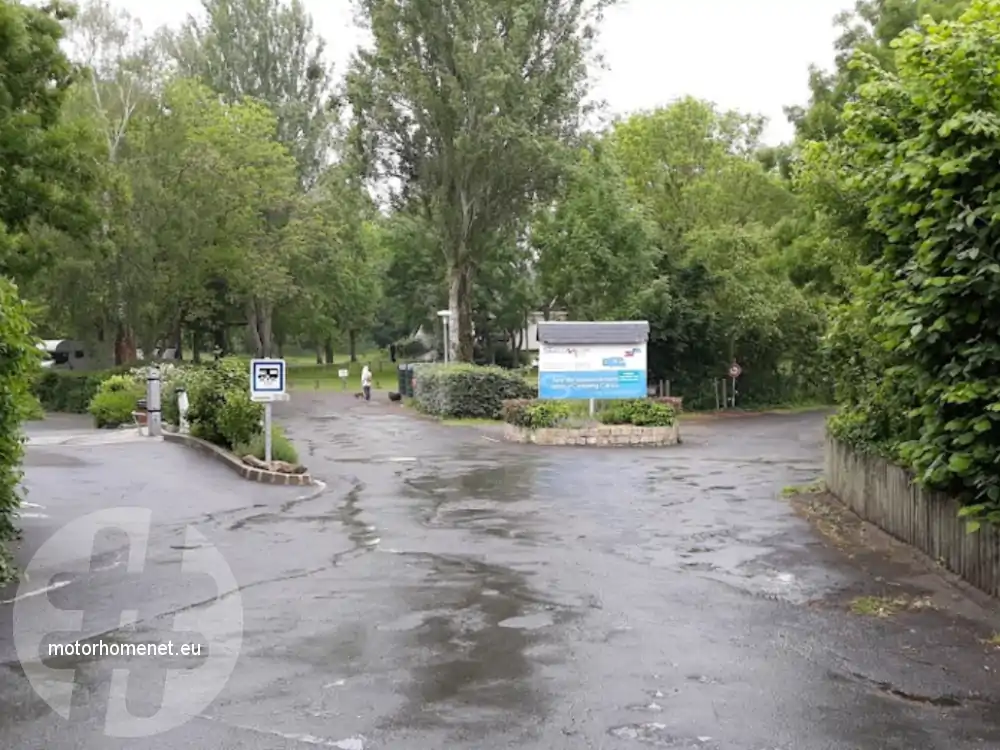 Saumur camper parking Pays-De-La-Loire Frankrijk