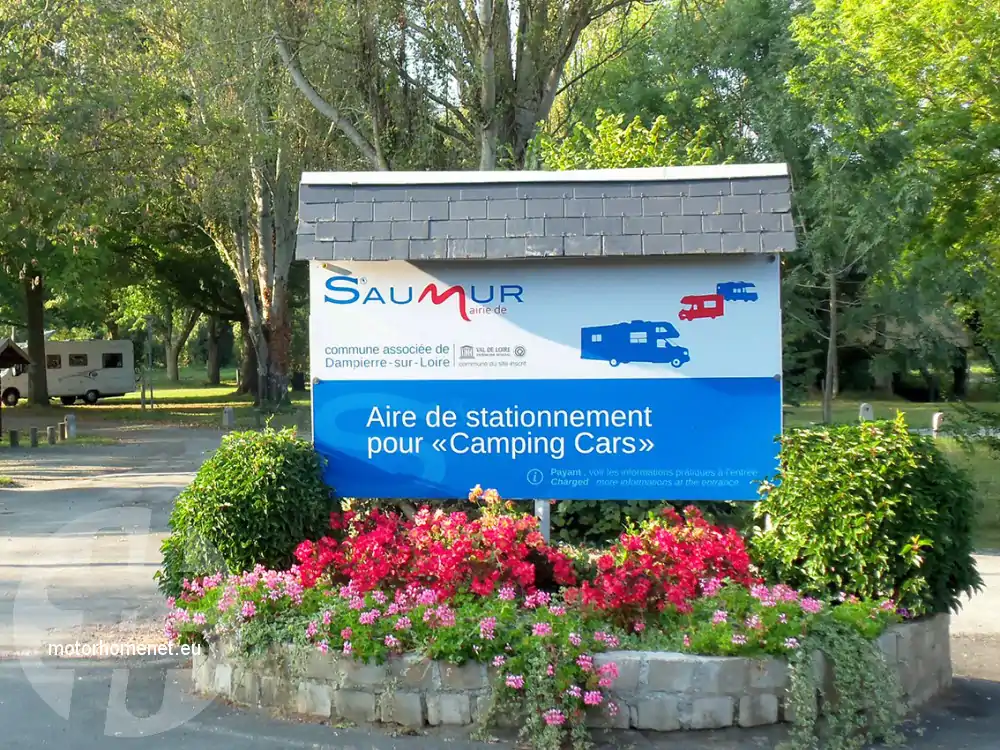 Saumur camper parking Pays-De-La-Loire Frankrijk