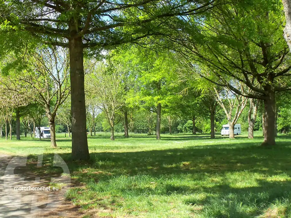 Saumur camper parking Pays-De-La-Loire Frankrijk