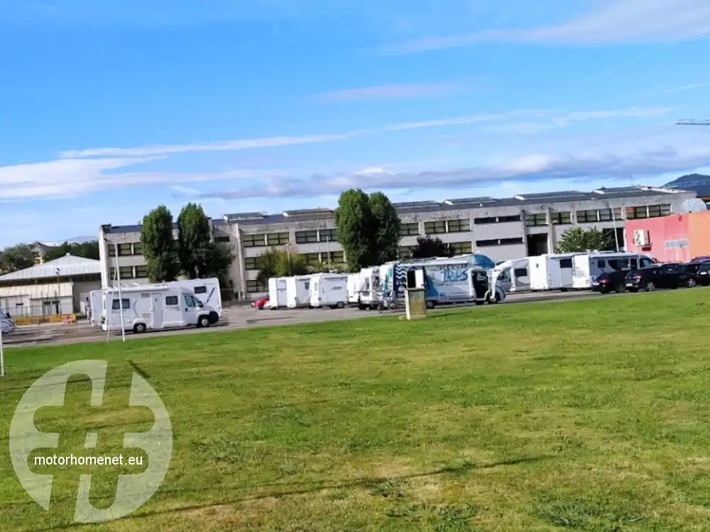 Navia camper parking groene zone Asturie Spanje