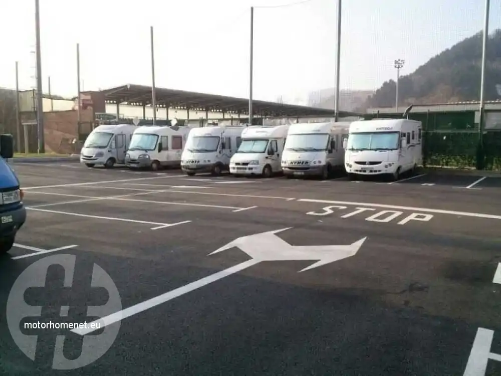 Beasain camper parking voetbalveld Baskenland Spanje