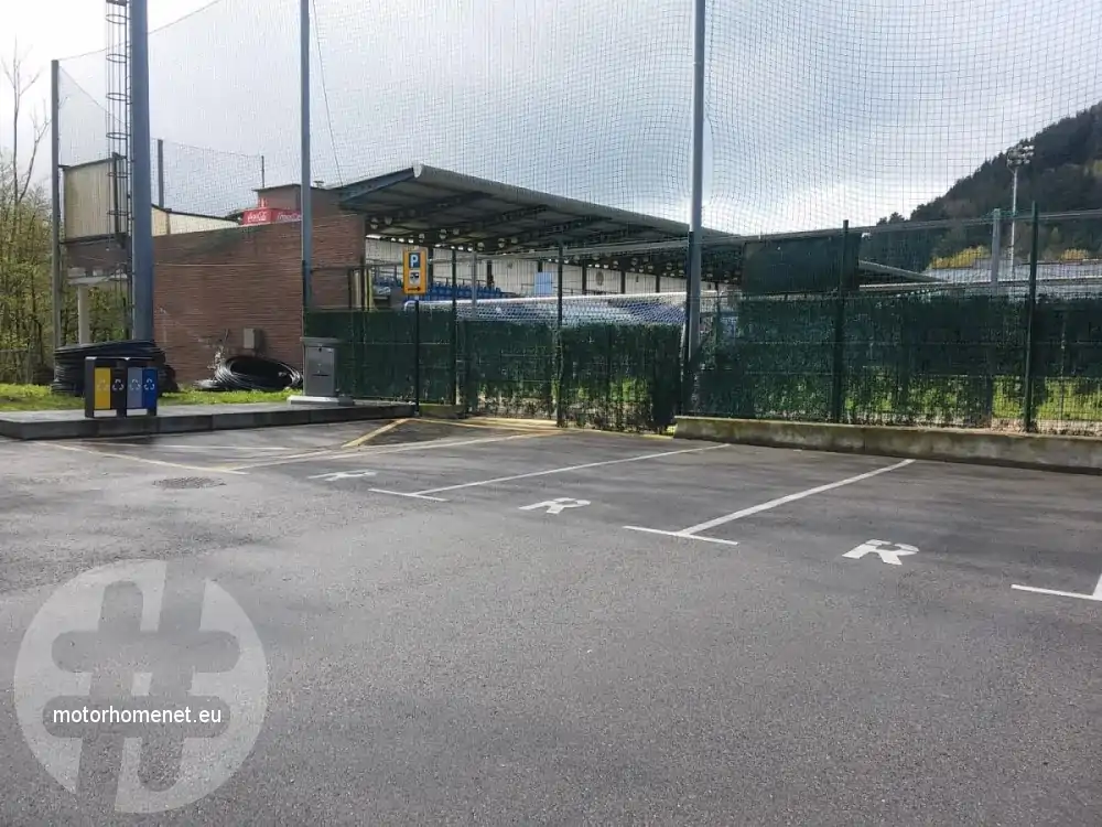 Beasain camper parking voetbalveld Baskenland Spanje